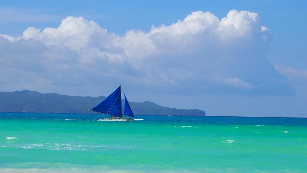 Fridays Boracay Beach Resort Balabag  Esterno foto