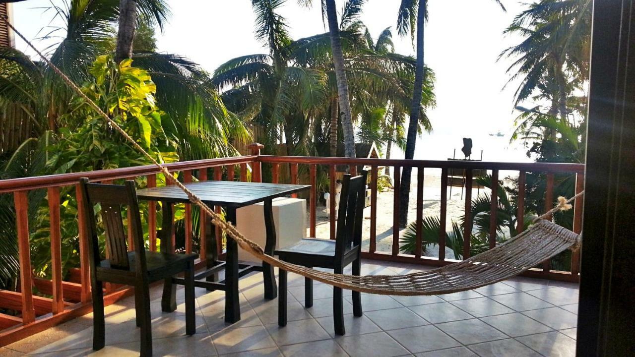 Fridays Boracay Beach Resort Balabag  Esterno foto